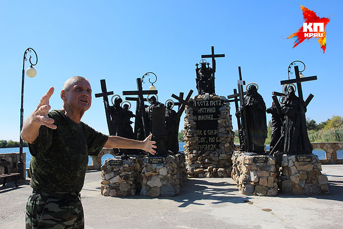 Александр переживает только за то, что полиция и прокуроры не дадут ему закончить композицию сцены Суда.