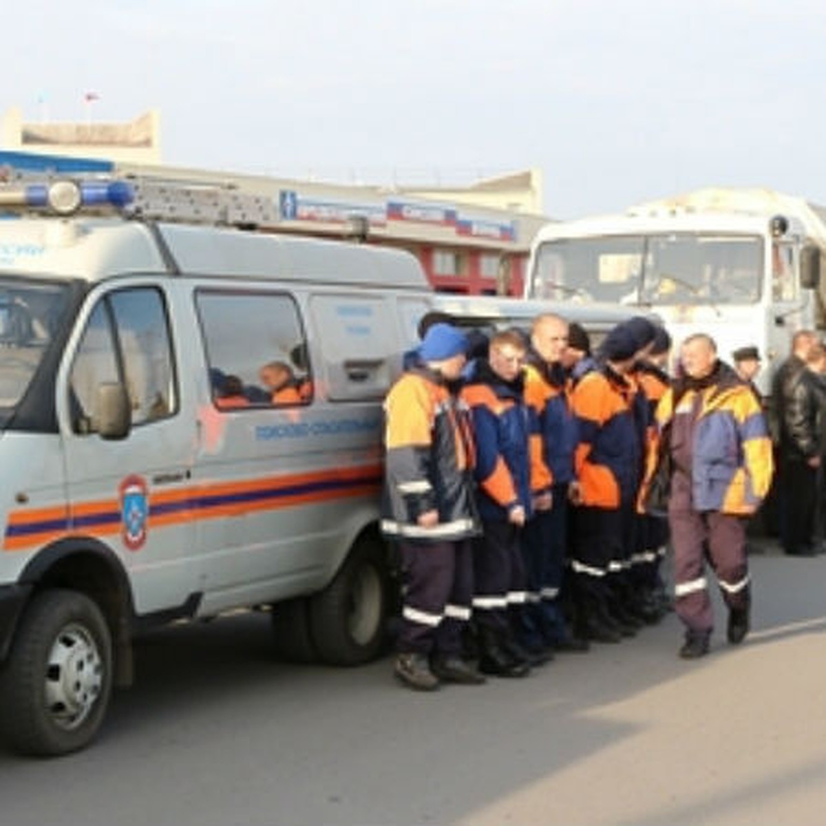 Спасатели приступили к поискам пропавшего в Туве вертолёта Ми-8 на  снегоходах - KP.RU