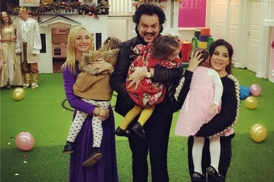 В этом году день рождения Аллы-Виктории певец отпраздновал со своими подругами - Кристиной Орбакайте и Ани Лорак.