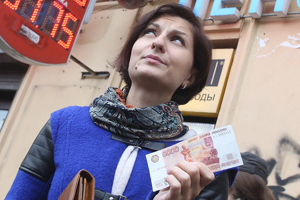 Рубль продолжает отыгрывать позиции и укрепляться к доллару и евро
