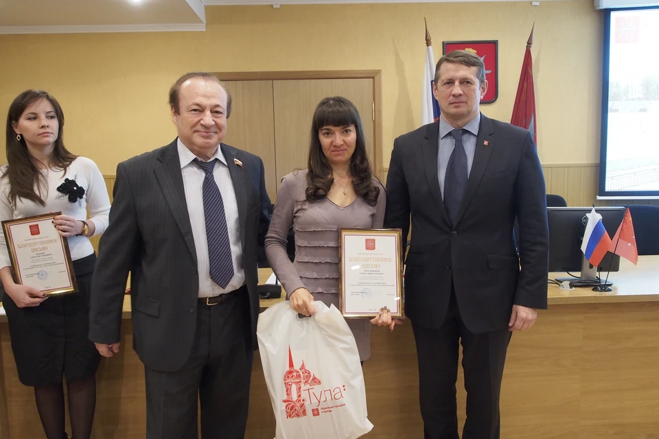 Глава администрации Тулы наградил сотрудников "Комсомольской правды"