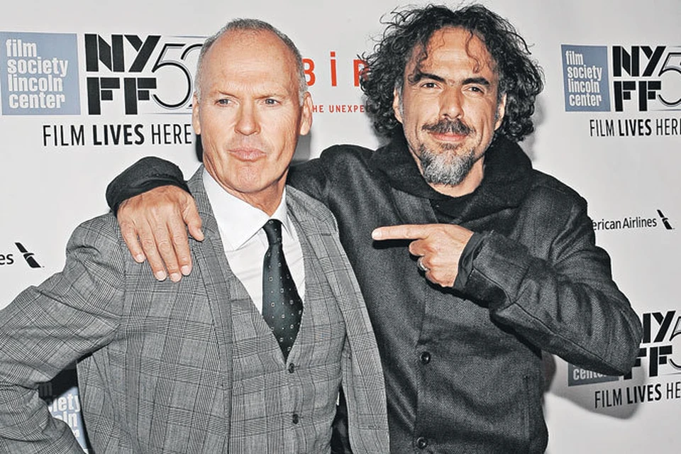Режиссер Алехандро Г. Иньярриту (справа) и актер Майкл Китон отмечены за фильм «Бёрдмен» премией «Золотой глобус».
