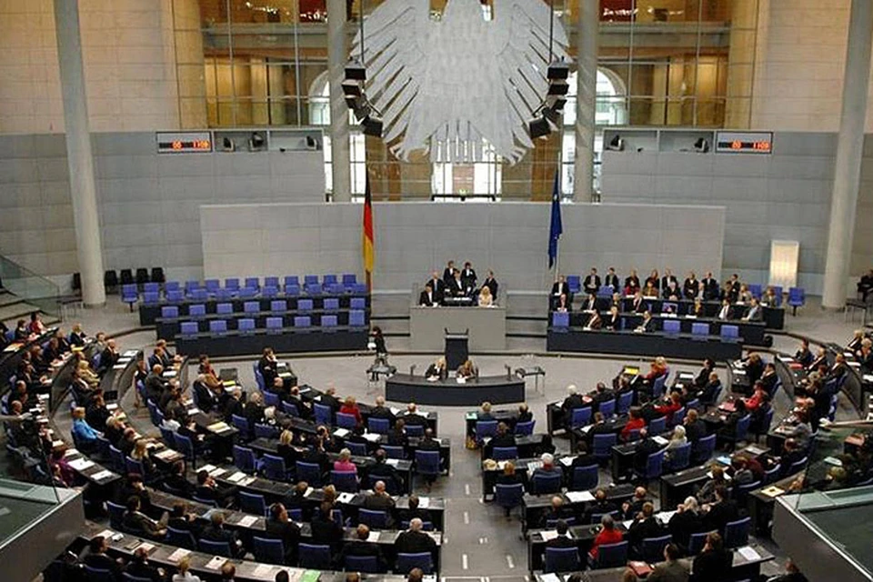 Депутаты парламента Германии от Левой партии предложили пригласить Владимира Путина выступить с речью с трибуны бундестага