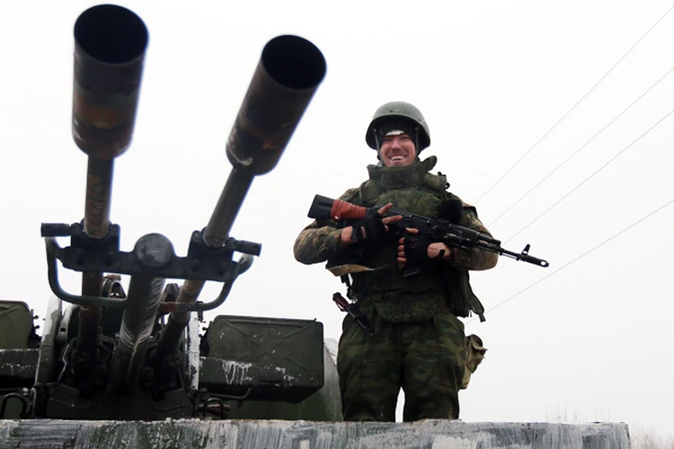 Дмитрий Стешин: «Донецк не обстреливают уже несколько дней, а в дебальцевском котле военные массово сдаются в плен»