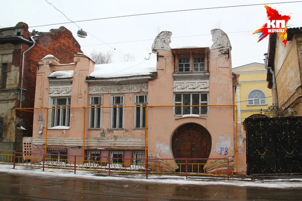 Знаменитый игорный дом Троицкого, он же Шахматный, частично обрушился.