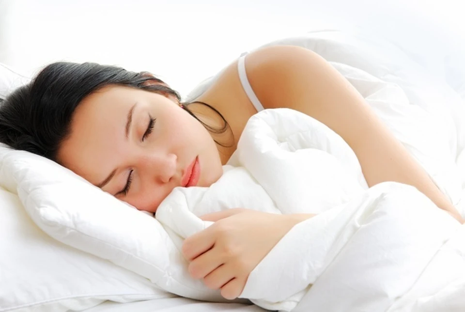 Для спокойного сна человеку необходима температура воздуха в 17 - 18 градусов, не выше.