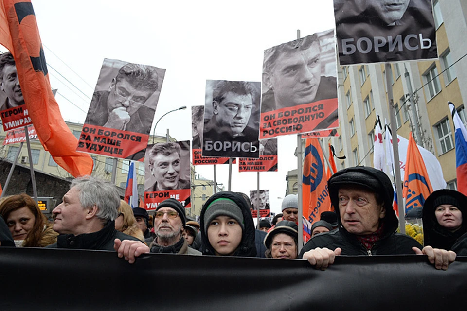 В центре Москвы проходит марш памяти Бориса Немцова