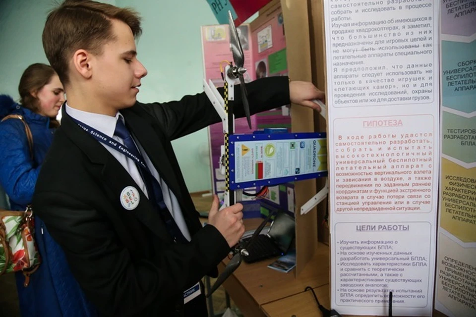 умная теплица кванториум. школьник изобрел. день детских изобретений. умные изобретения школьников. робот сиделка.