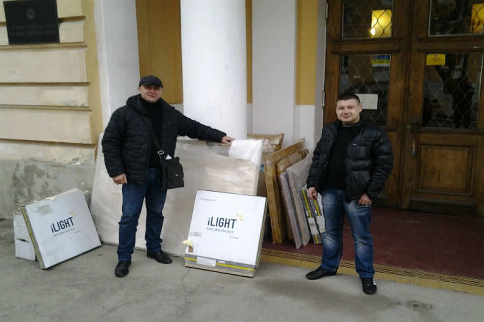 Участники спецоперации доставили в Крым картины в целости и сохранности. Фото: Дмитрия СЫРНЕВА