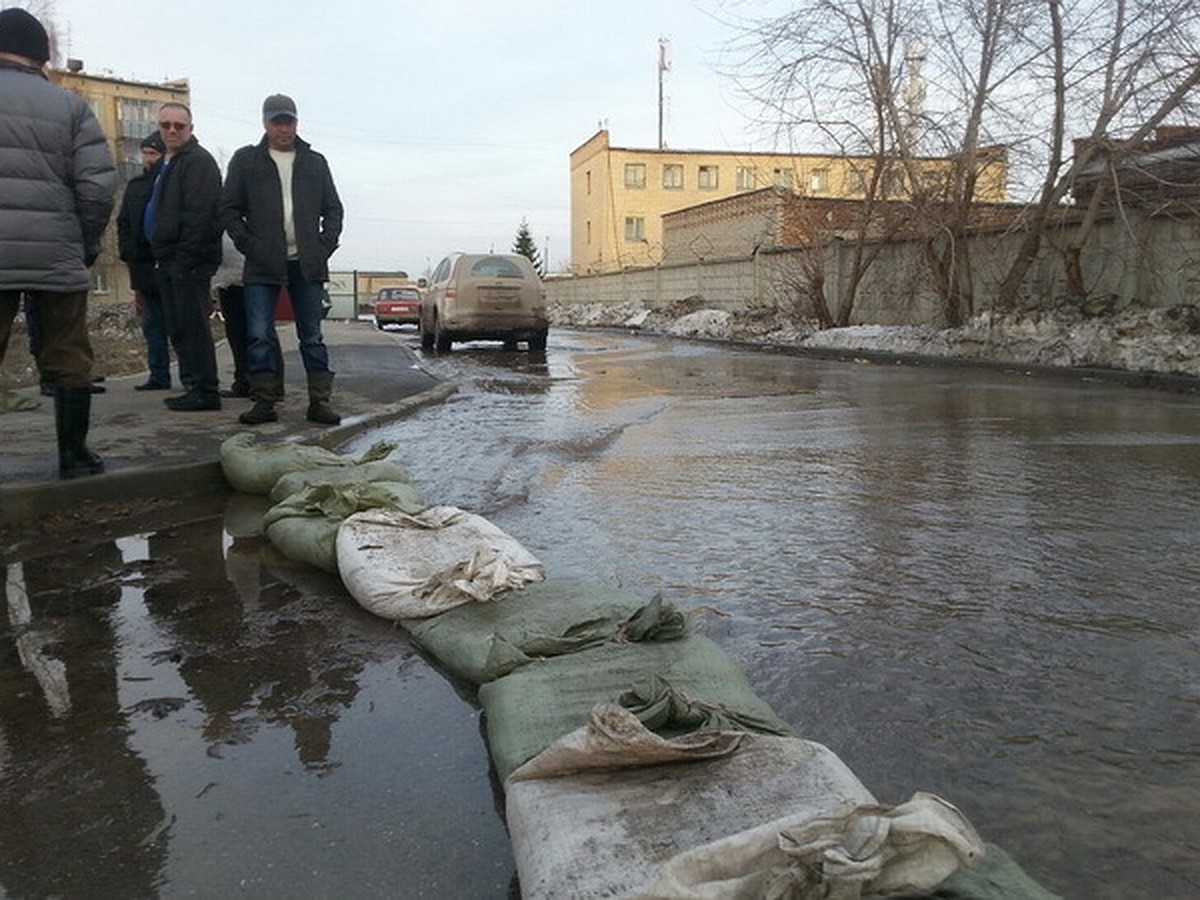 Паводок в Новосибирской области: Дороги ушли под воду, а из колодцев бьют  фонтаны - KP.RU