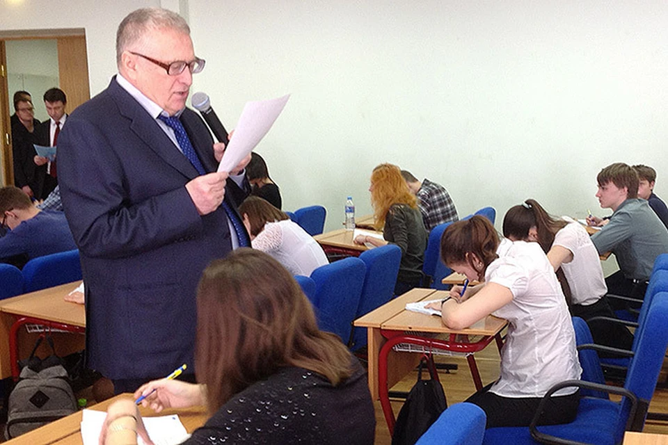 Лидер ЛДПР проверил грамотность московских школьников