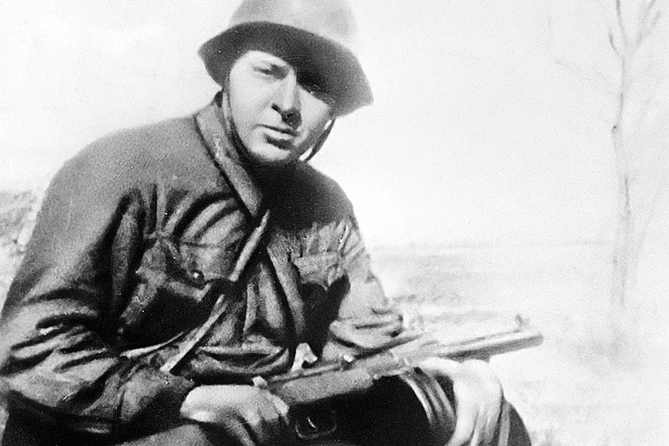 Военкор «Комсомольской правды» Аркадий Гайдар на фронте. 16 сентября 1941 г.