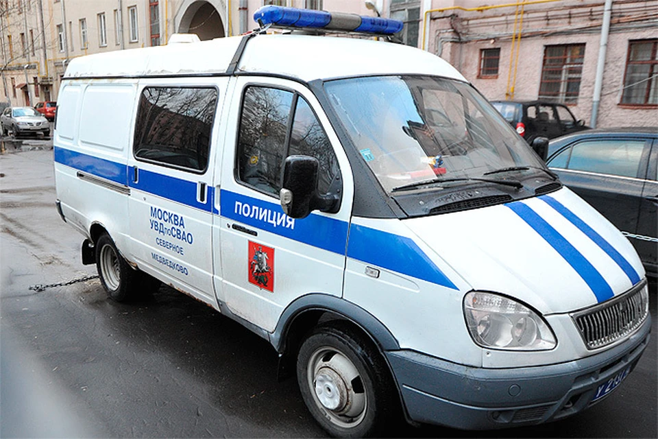 В центре Москвы шестеро хулиганов у бара ранили троих человек и отняли у таксиста ружье