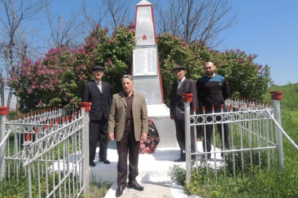 Хайрулла Атаев разыскал могилу отца спустя 72 года. Фото: администрация Магаса.