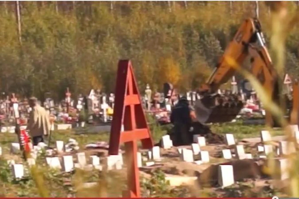 Как утверждают авторы ролика, это снято на Новом Колпинском кладбище под Петербургом. Фото: кадр видео