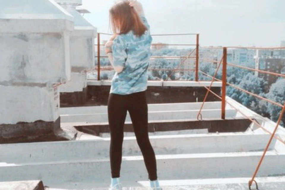 Это одна из цикла фотографий на крыше, которые Анна выложила на своей страничке в соцсетях. Снимки были сделаны в конце мая. Фото: соцсети