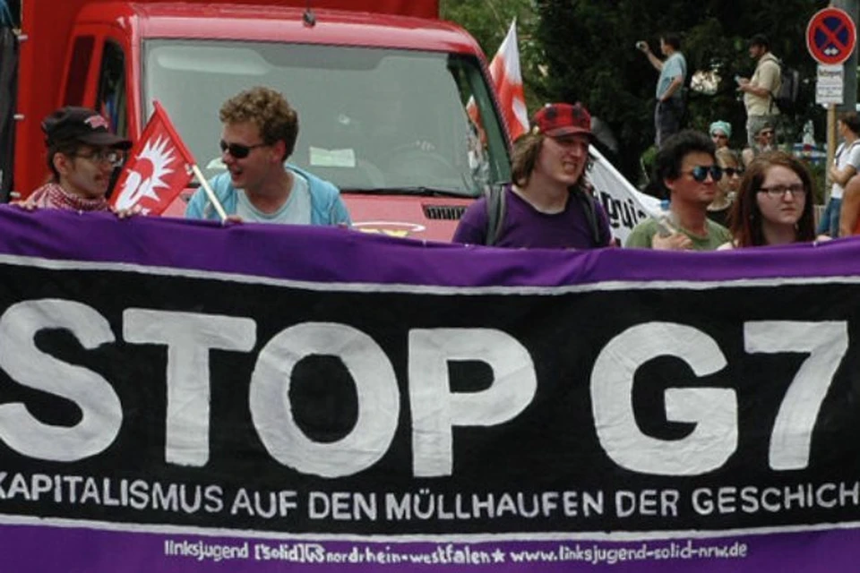 В городке Гармиш-Партенкирхен, расположенном на юге Баварии, протестуют против саммита G7