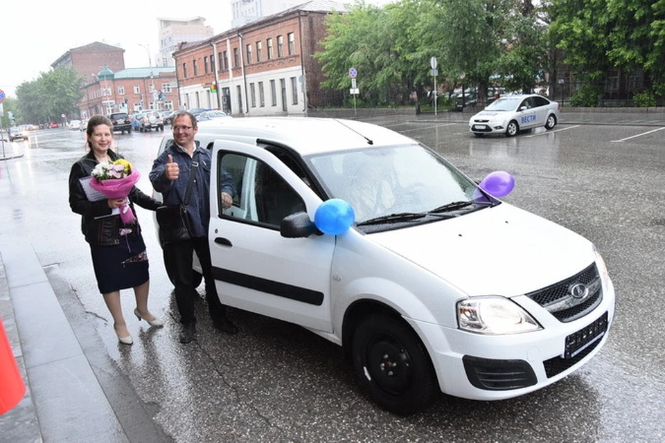 Все награжденные в полном восторге от своих автомобилей.
Фото: предоставлено пресс-службой губернатора и правительства Новосибирской области