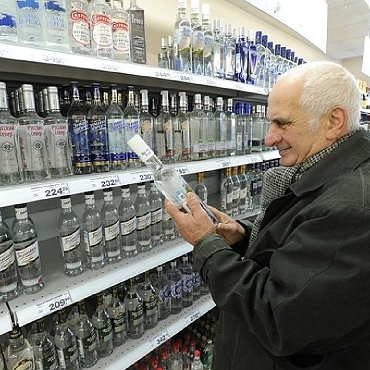 В Мосгордуме поддержали запрет на алкоголь в продуктовых магазинах - KP.RU