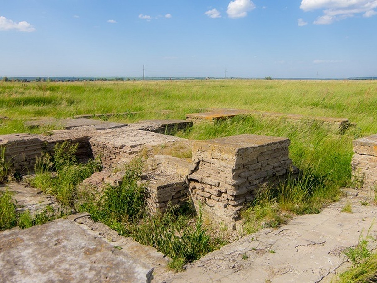 В тени развалин старых склепа…. Фотограф Sergey- Nik-Melnik