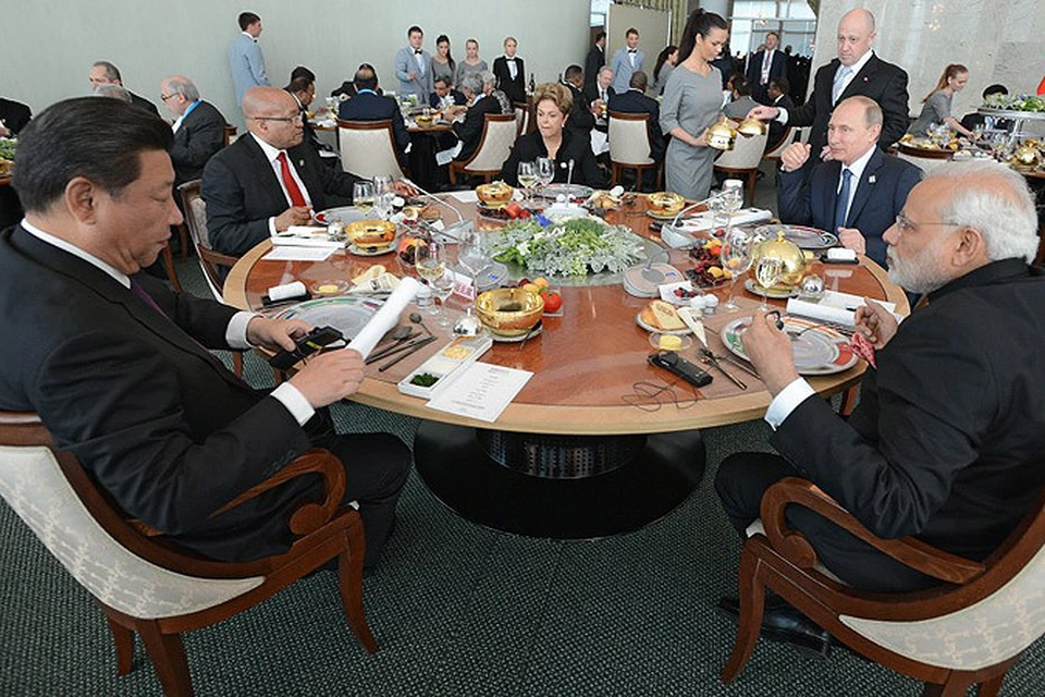Саммит БРИКС в Уфе: Путин угощал гостей супом из раковых хвостов и уткой по-башкирски