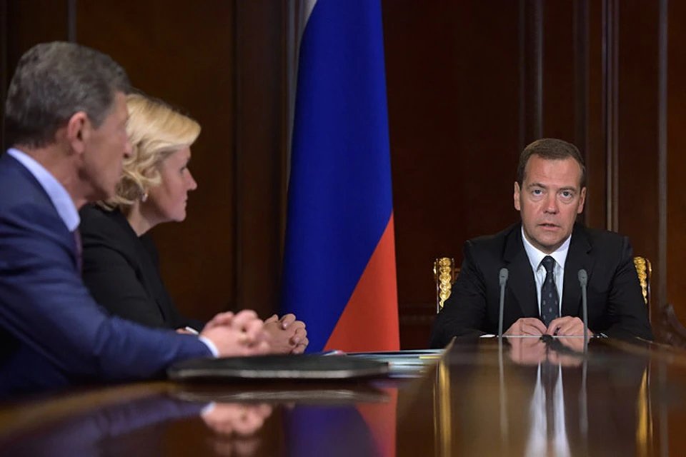 У вице-премьера Ольги Голодец Медведев поинтересовался, как идут дела с единовременной выплатой материнского капитала