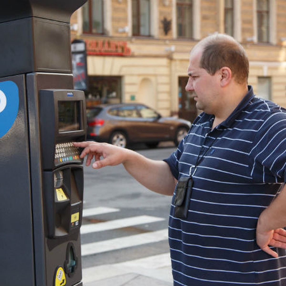 Придомовая парковка в центре Петербурга стала платной - KP.RU