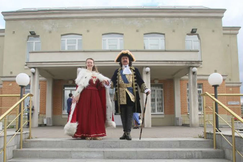 Андрей и Виктория очень хотели сыграть свадьбу в царских костюмах
