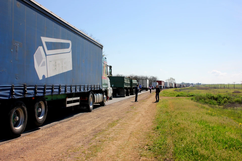 Джемилев утверждает, что продуктовая блокада начнется в полдень 20 сентября