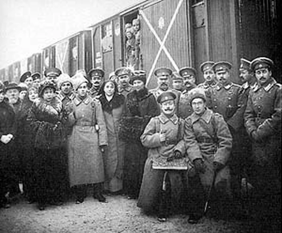 Уходят новобранцы на германскую войну.