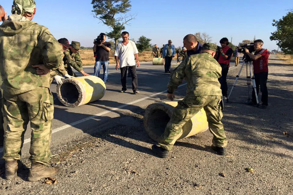 Границу блокировали бетонными тумбами. Фото: Facebook\Valeriya Ivashkina