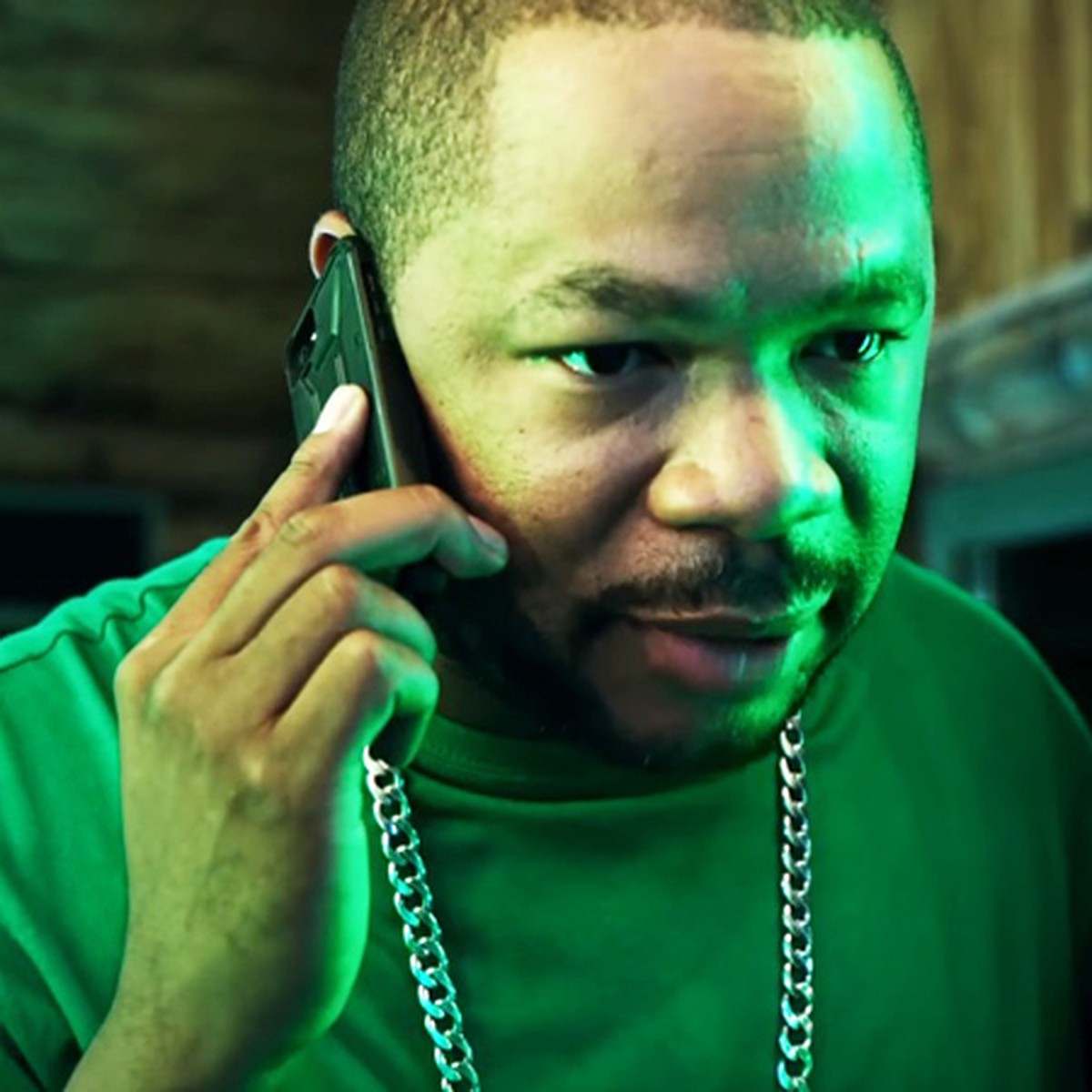 В Шахтах Xzibit оставил камин-холодильник, робота-официанта и селфи-люстру  - KP.RU