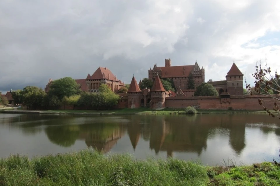 Вид на бывшую резиденцию великих магистров Тевтонского ордена, замок Мариенбург