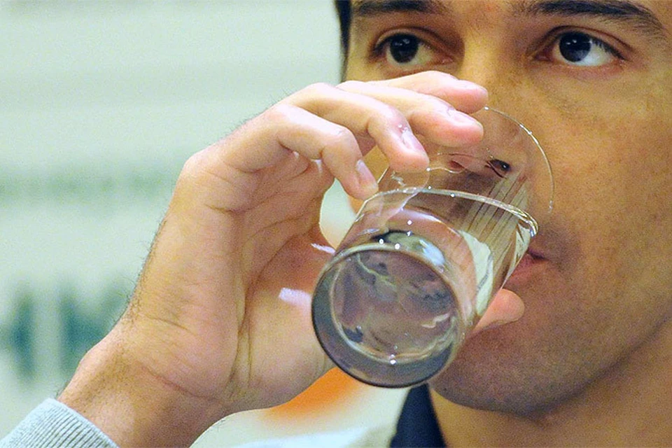 Профессор кафедры нервных болезней Первого Меда Алексей Данилов: Улучшить работу мозга и справиться со стрессом поможет стакан простой чистой воды