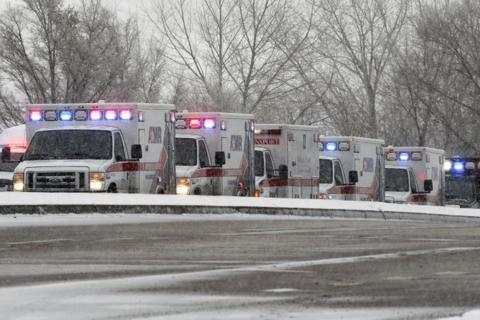 Машины скорой помощи готовы принимать раненых в Колорадо-Спрингс