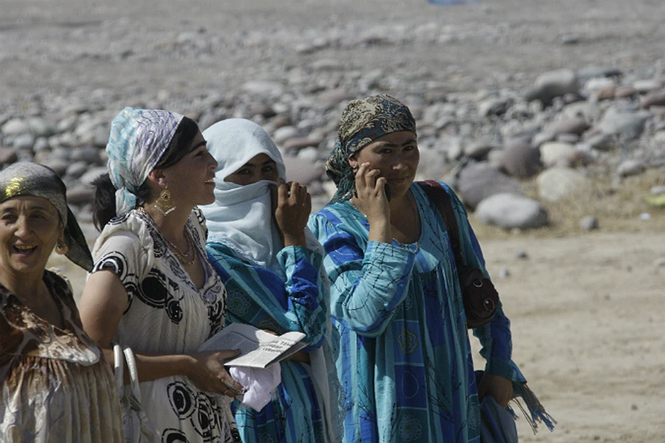Переехали в таджикистан. Женщины Таджикистана. Таджикские женщины гастарбайтеры. Женщина в таджикской семье. Таджикистан женщины сегодня.