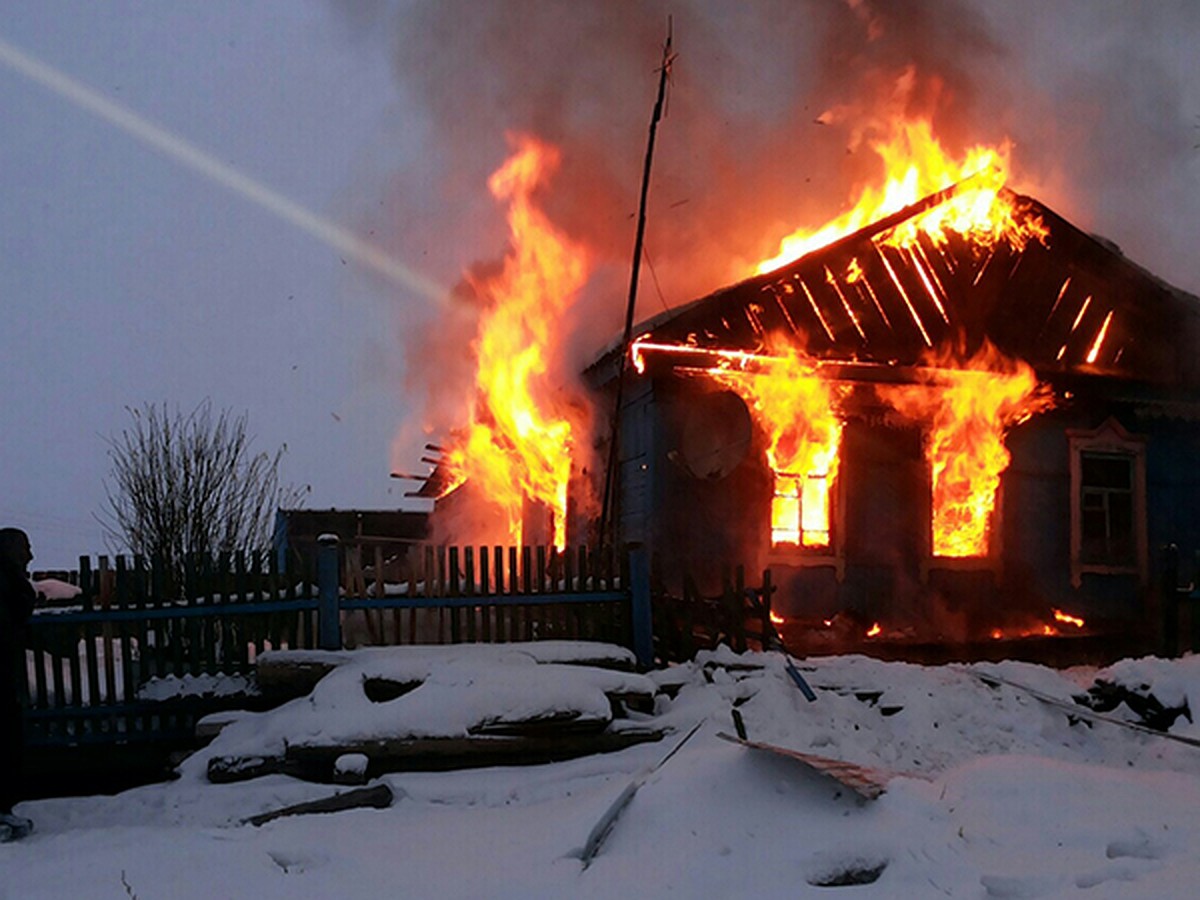 Подробности пожара в Заларях в Иркутской области: в огне погибли двое детей  - KP.RU