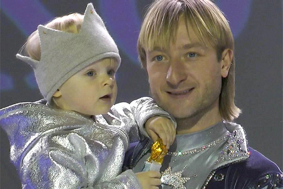 Плющенко поставил на коньки трехлетнего сына Сашу