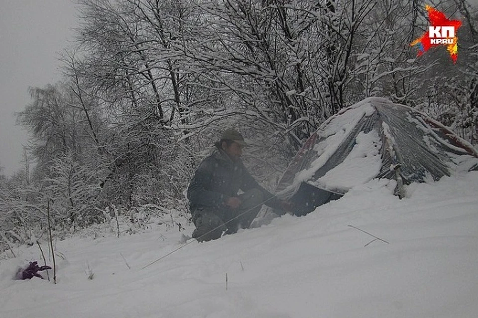 Палатка не раз спасала Олега, но против 40 градусного мороза она оказалась бесполезной