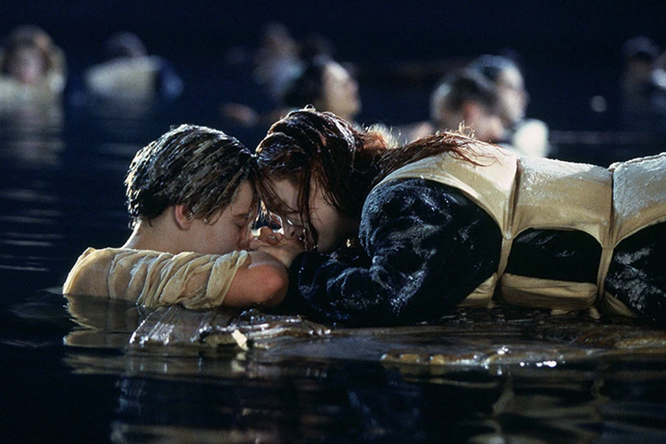 Фанаты фильма "Титаник", вышедшего в прокат чуть больше 18 лет назад, давно подозревали, что с кульминационной сценой там не все гладко