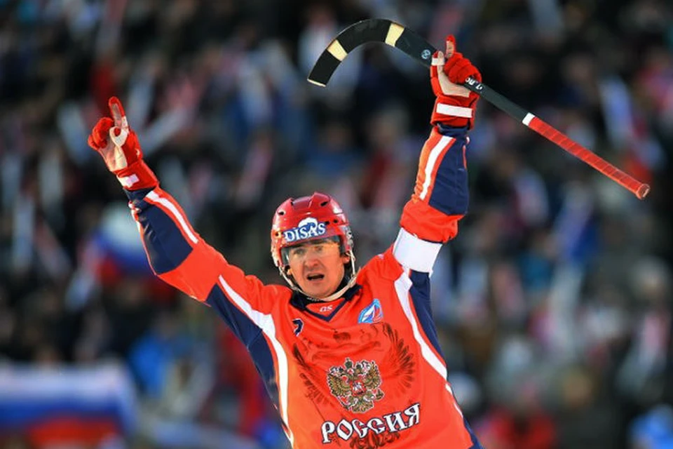 Сергею Ломанову-младшему эта игра принесла девятую золотую медаль Фото: ХК "Енисей"