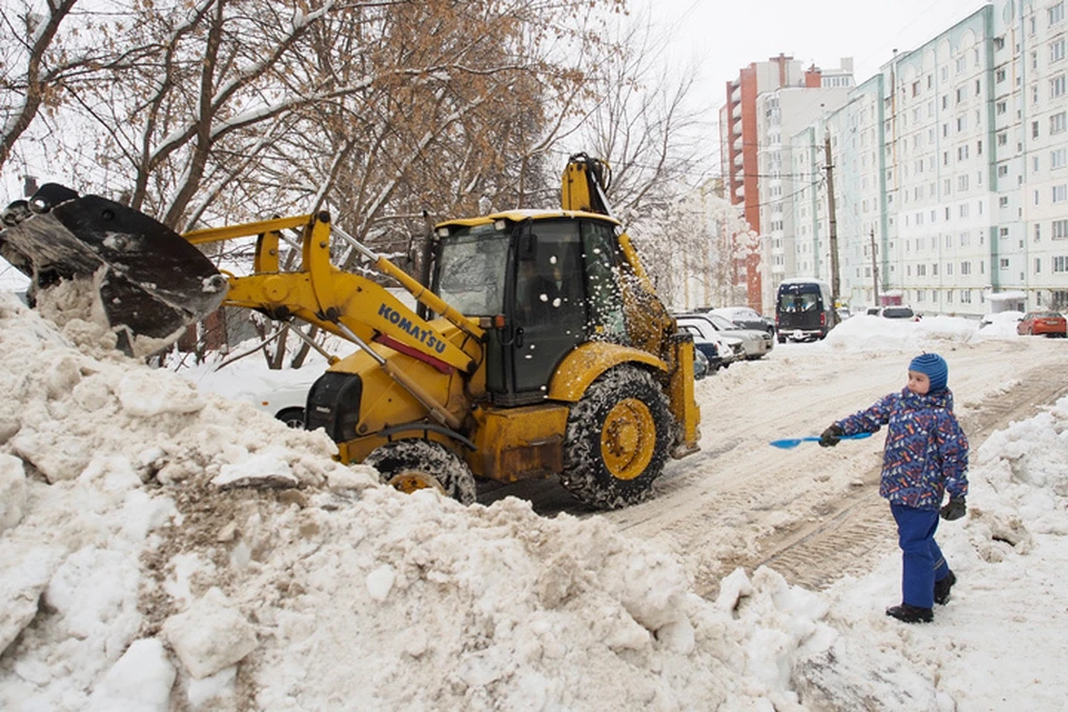 В российской столице снег обязаны вывезти с улиц в течение 12 часов.