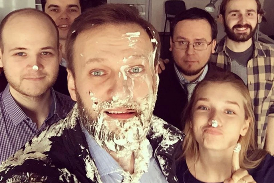 После нападения с тортом Навальный опубликовал селфи в своем инстаграмме.
