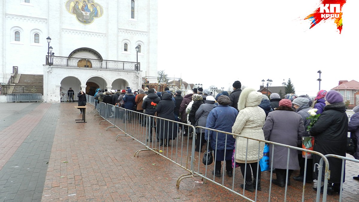 В Кафедральный собор Брянска привезли мощи святой Матроны Московской - KP.RU