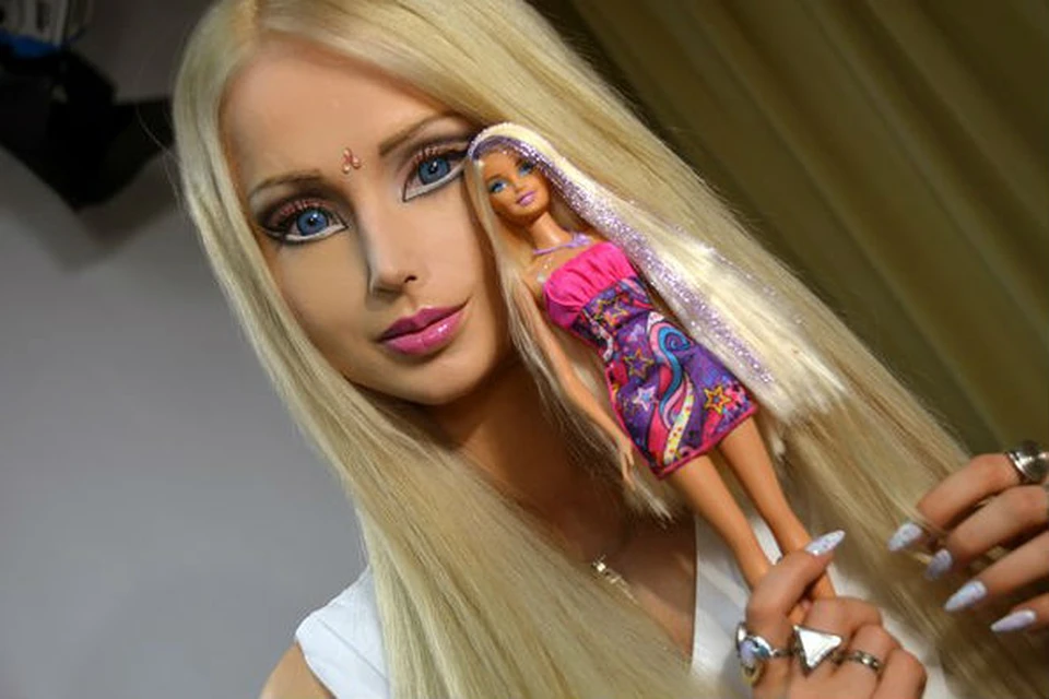 «Одесская Барби» - Валерия Лукьянова - раньше подчёркивала своё сходство с куклой. А сейчас в интервью говорит, что оно её раздражает. Фото: https://vk.com/amatue