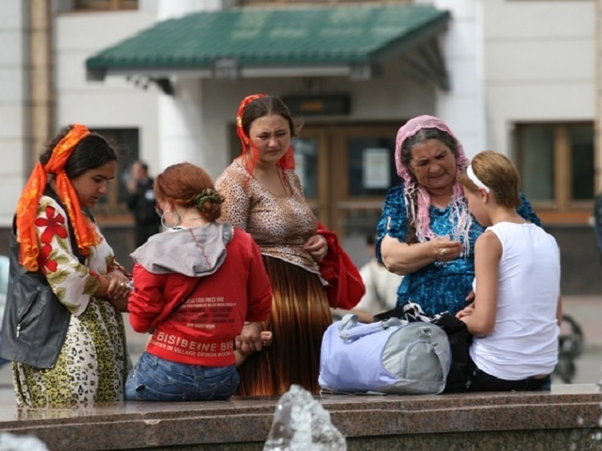 В Татарстане мама подкинула двухлетнюю дочку в цыганский табор - KP.RU