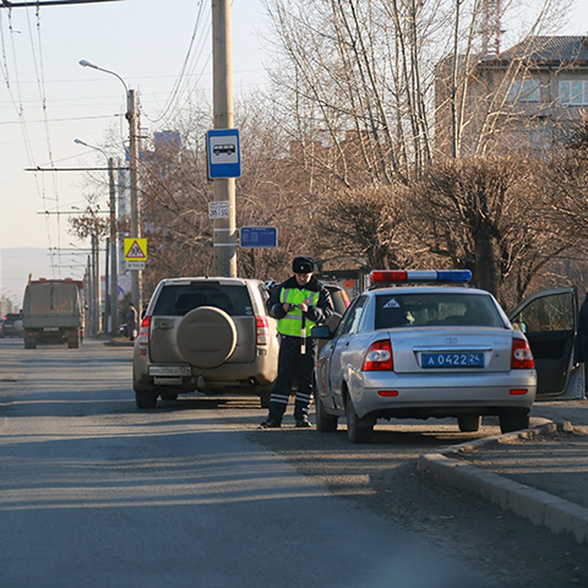 В Красноярске у водителя конфисковали машину после того, как задержали за  повторную езду в пьяном виде - KP.RU