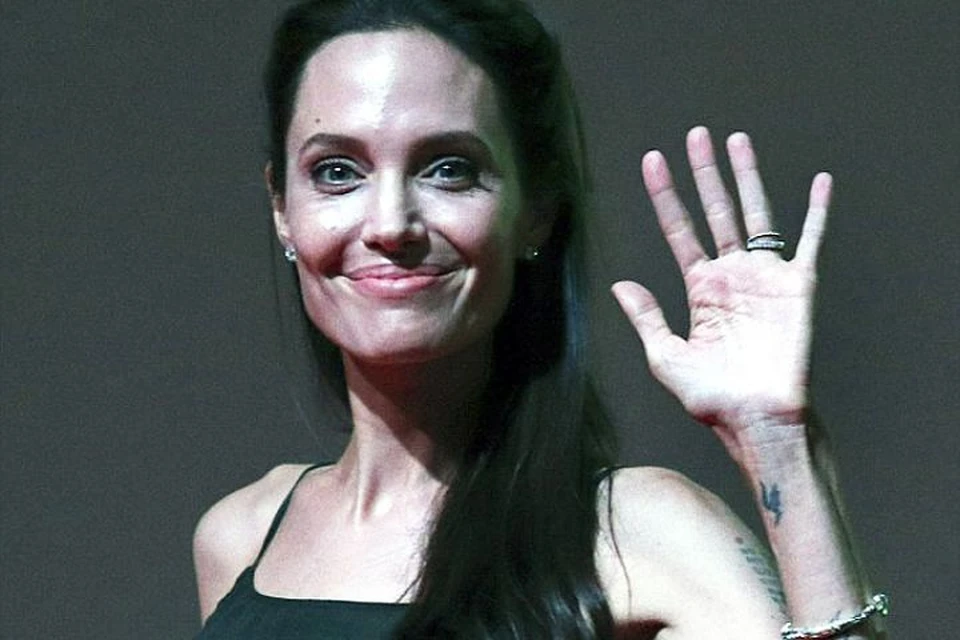 Анджелина Джоли в последнее время сильно похудела. Фото: EAST NEWS