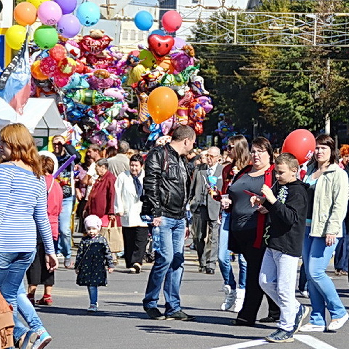 Первомай в Воронеже: открытие паркового сезона, мамонтенок и косплей-шоу -  KP.RU