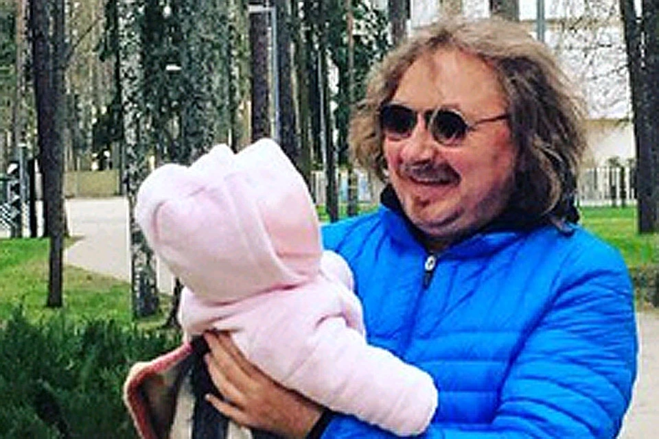 Игорь Николаев с дочкой.